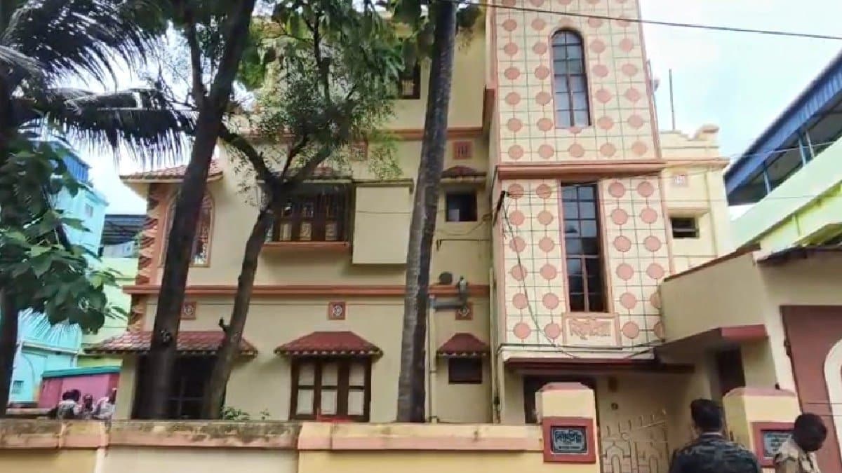 A sub-inspector of West Bengal police killed his parents with service revolver