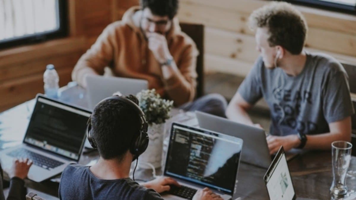 Man claims he joined a company with no women what is his realisation