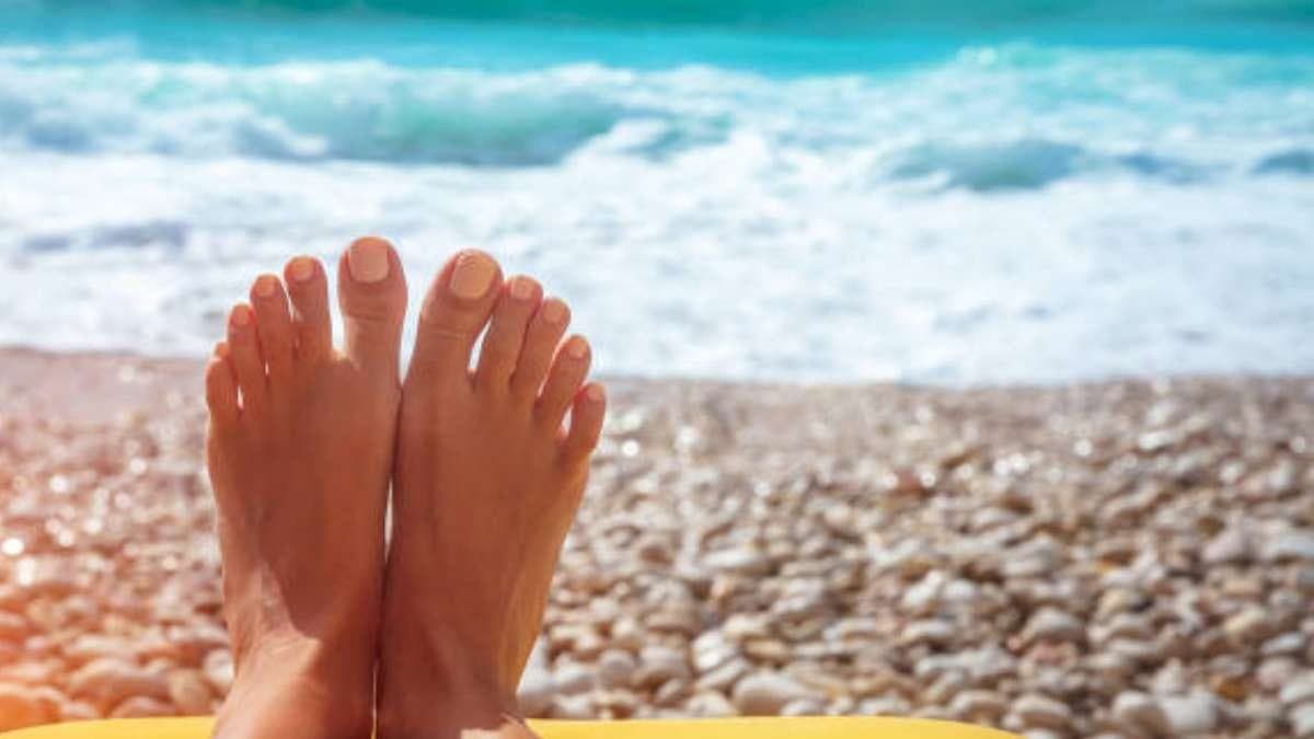 this home made remedy can remove sun tan and dirt from your feets and make them clean soft and beautiful lif