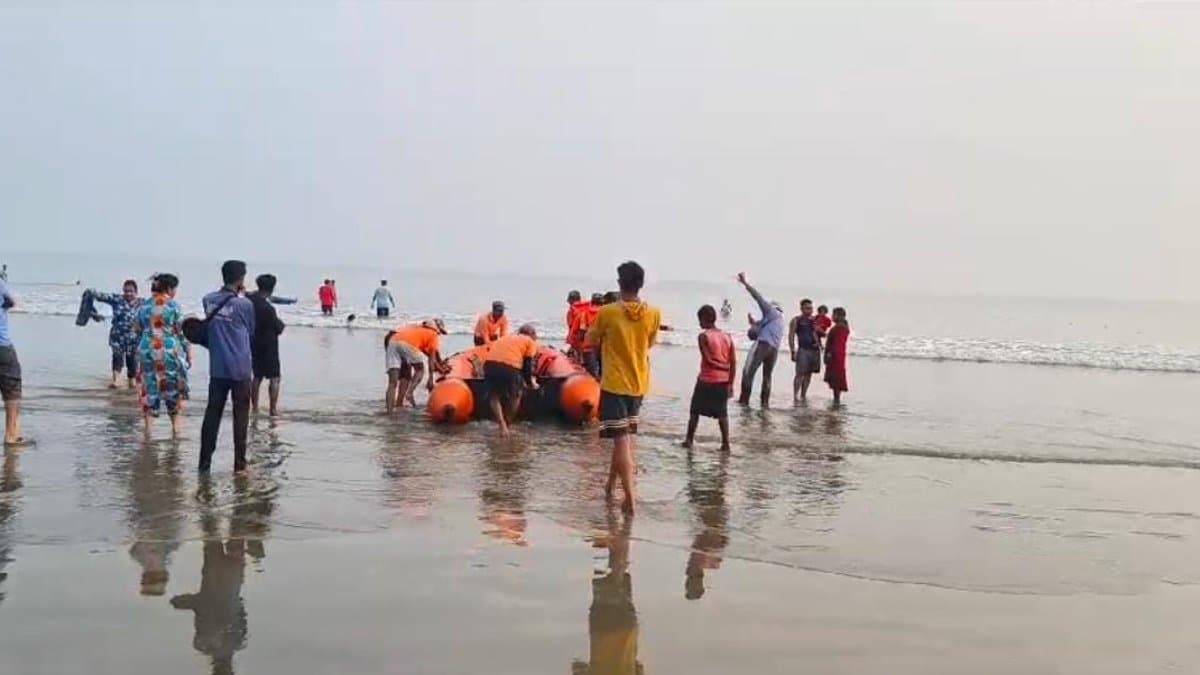Administration to take stern steps against Digha Hotels if they charge extra fare from tourist during the upcoming holidays gnr