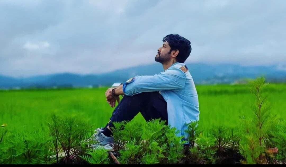 Vikram Chatterjee: পাহাড় ঘেরা হ্রদে এ কী করছেন বিক্রম! 'সূর্য' ছবির প্রথম ঝলক আসতেই হইচই নেটপাড়ায়