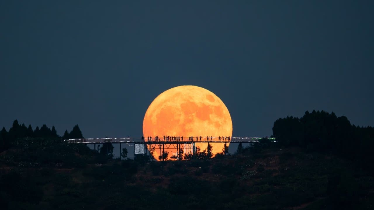 Supermoon: which cities will witness the magical astronomical events tonight