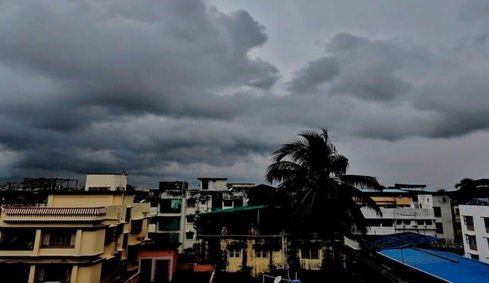 Cloudy skies in Kolkata since morning, here’s when rains likely