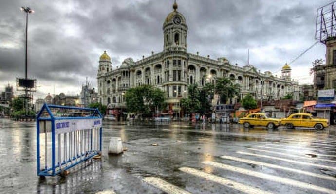 South Bengal districts drench in incessant rainfall today, traffic disrupted