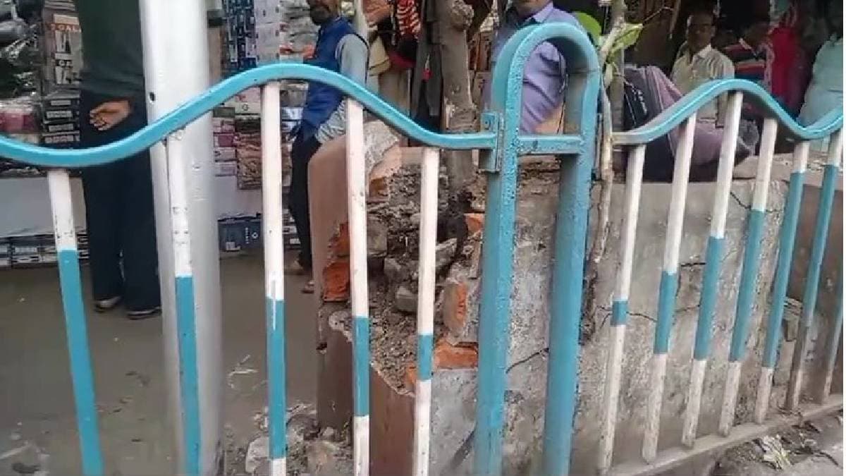 bus accident at burrabazar, four injured gnr