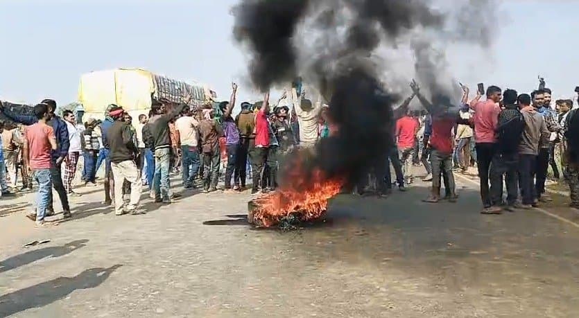 Truck driver protested against new law of transport in dankuni