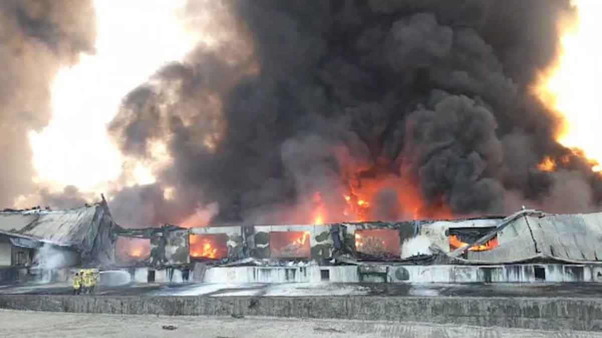 Massive Fire Rages Near Mumbai, Warehouse Burnt Down gnr