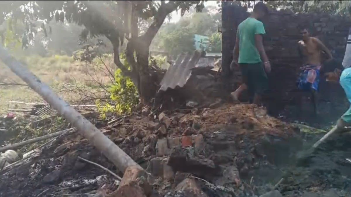 Blast in a Firecracker factory on Baruipur s Champahati, 3 severely injured gnr