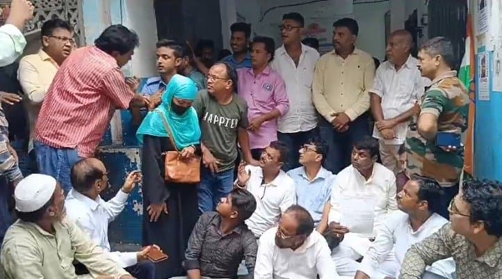 Congress workers engaged in quarrel among them