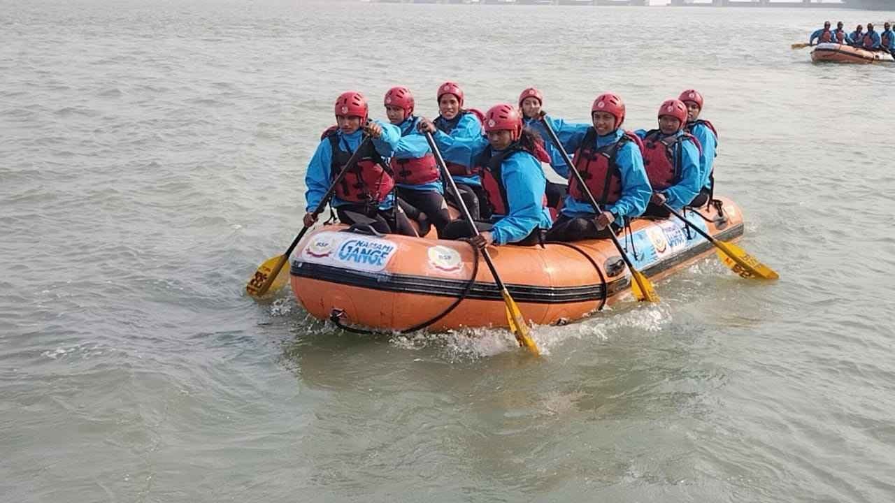 A woman bsf team starts its journey from gangotri to gangasagar gnr 