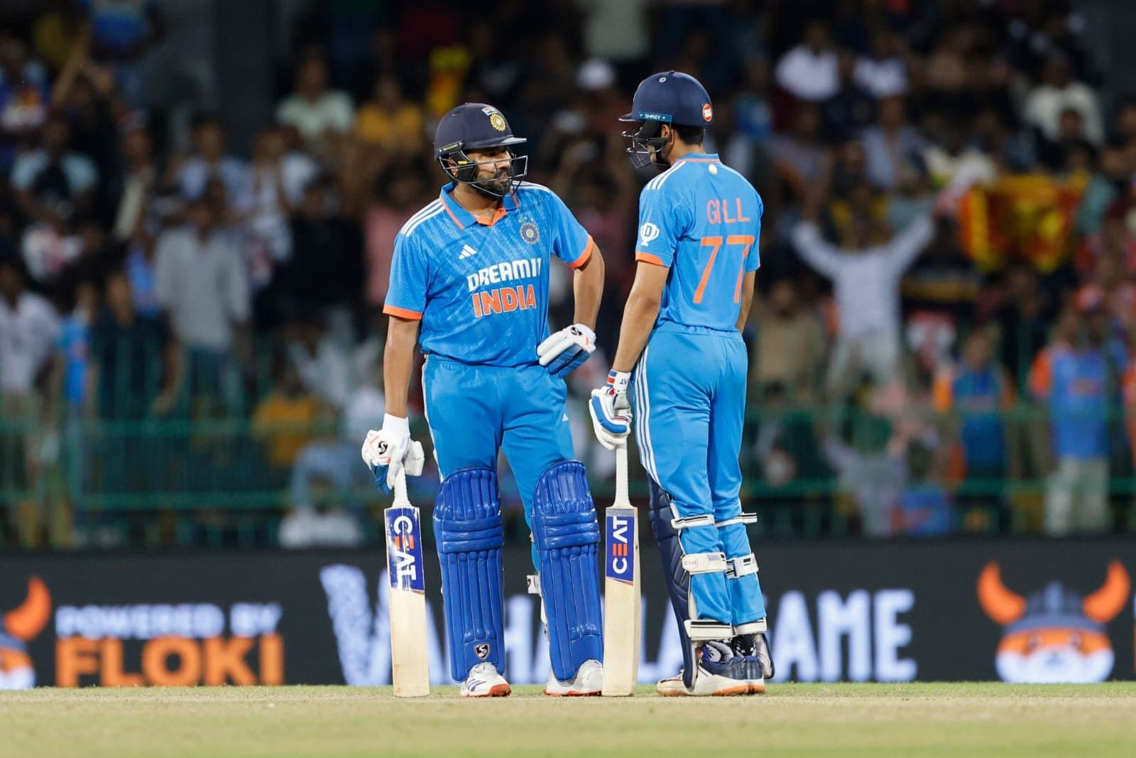 India draws 1st odi against srilanka due to batting collapse while chasing 