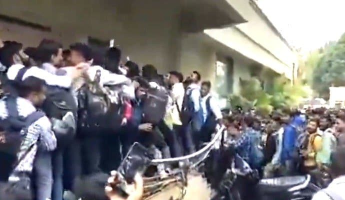 Gujarat Railing Collapse: ১০ পদের জন্য চাকরিপ্রার্থী ১,৮০০! ইন্টারভিউ দিতে গিয়ে এ কী অবস্থা গুজরাতে, ভয়ানক ভিডিও প্রকাশ্যে