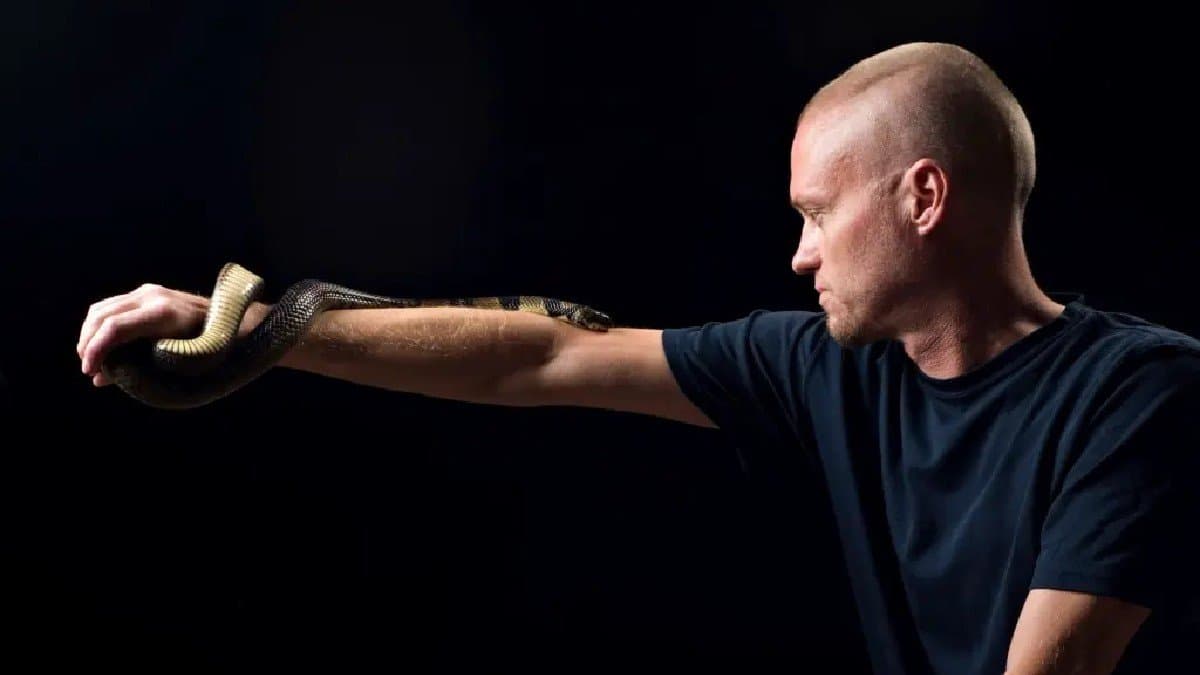 American Man got bitten by hundreds of times by venomous snakes