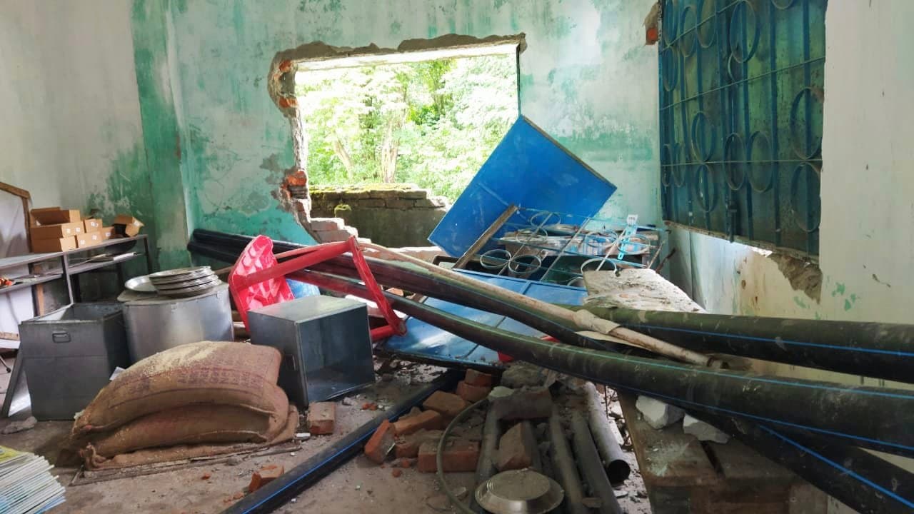 Elephant attacks in primary school gnr 