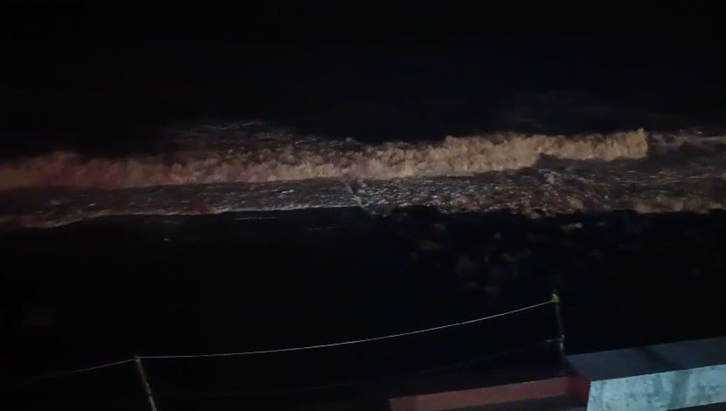 ডানার ল্যান্ডফল প্রক্রিয়া শুরু, ঝড়ের সামনের অংশ এগোচ্ছে ধামারার দিকে