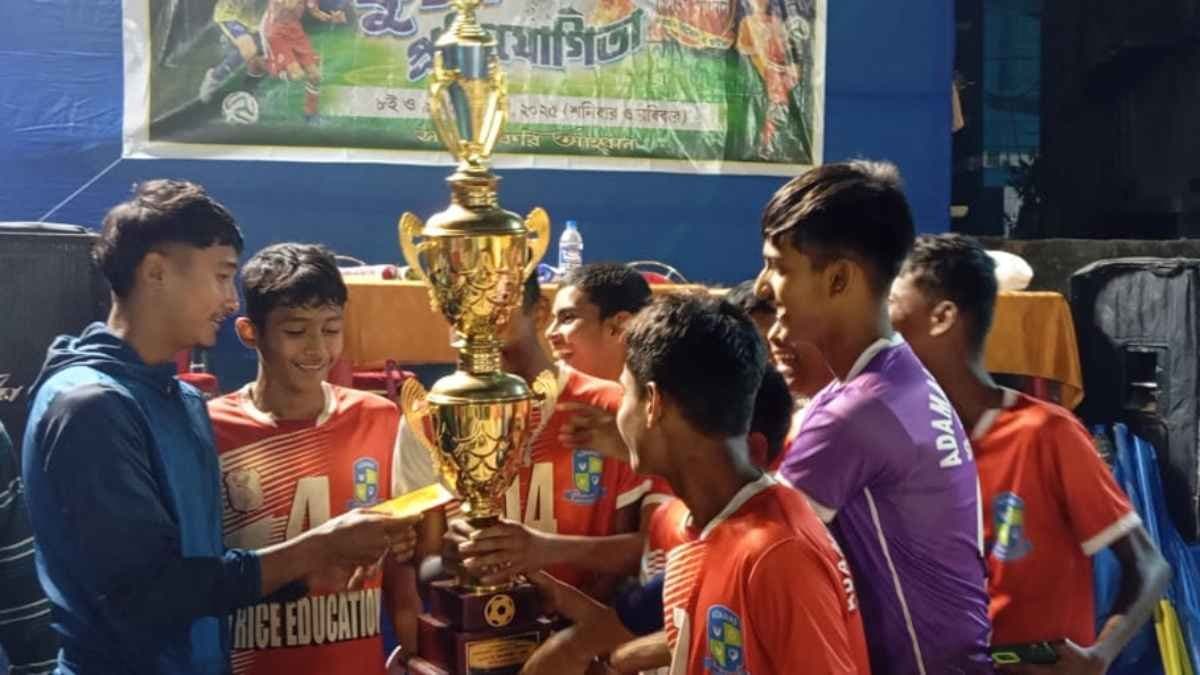 Baranagar Sporting club wins the football tournament, organised by Mouchak Athletics club of Belghoria spt 