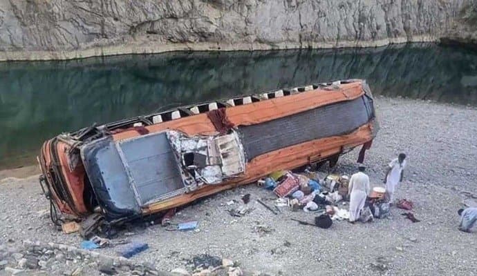 35 Pakistani pilgrims killed after bus overturns in Iran