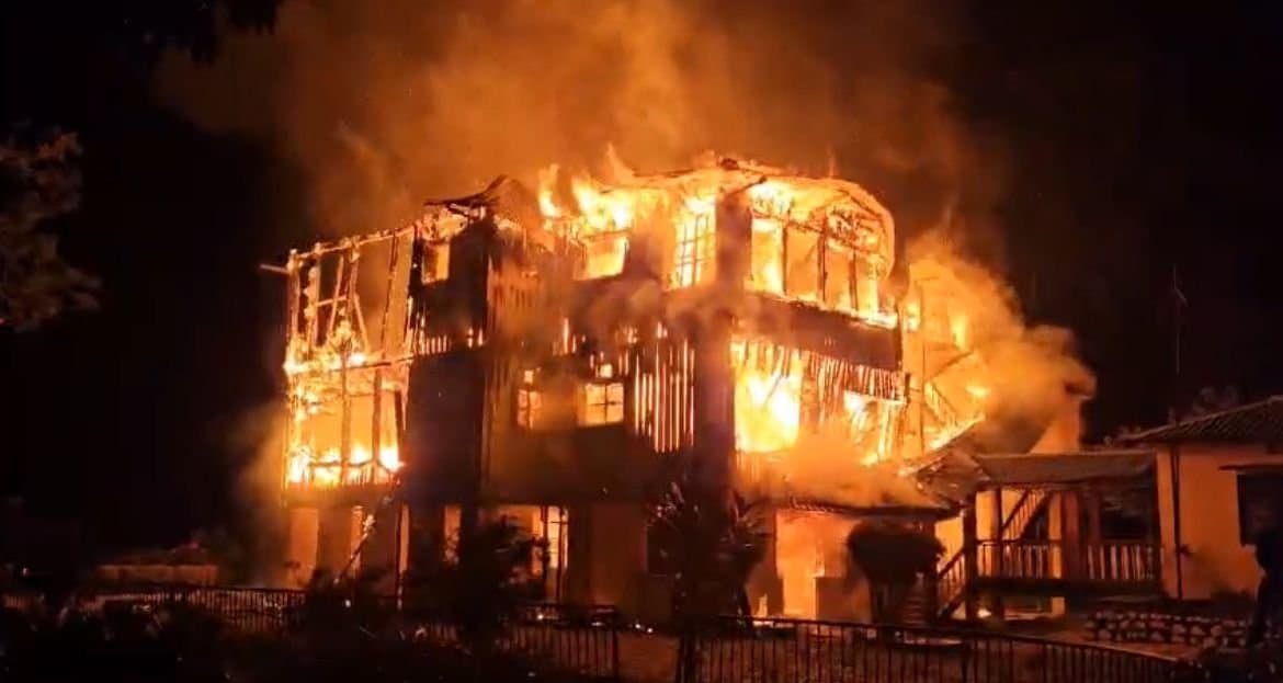 Fire broke out at holong forest bunglow in dooars 