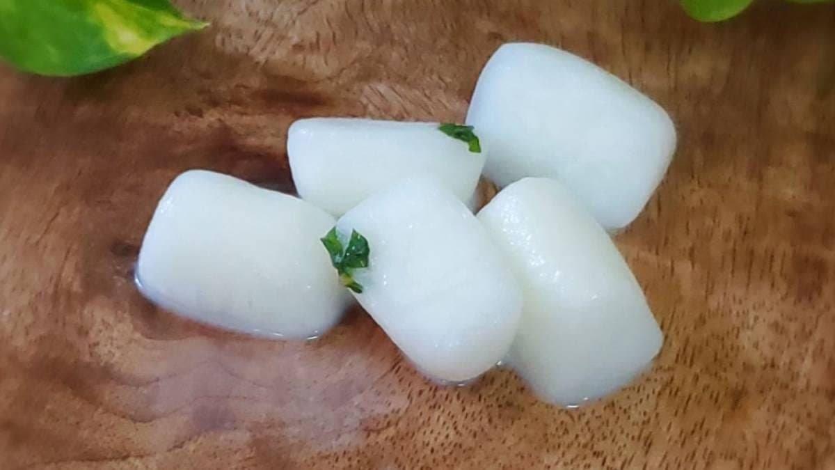  apply rice water cubes on face at night daily to ensure tighten pores, clear dark spots and glowing skin lif