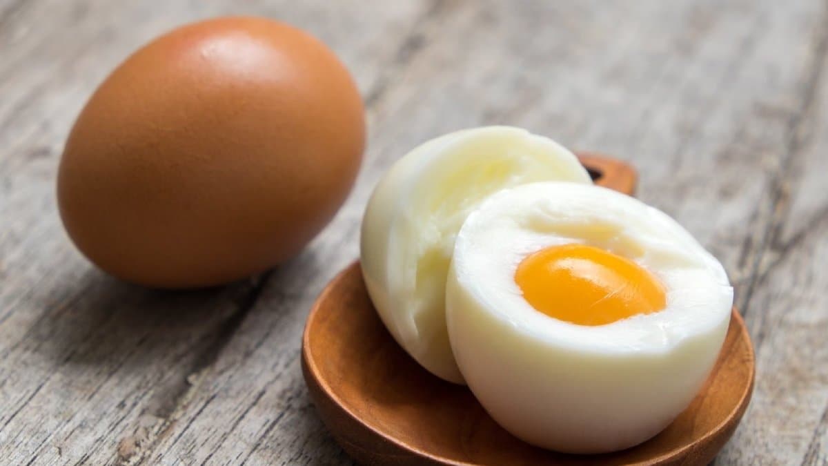 What is periodic cooking of eggs and how does it help to consume eggs lif