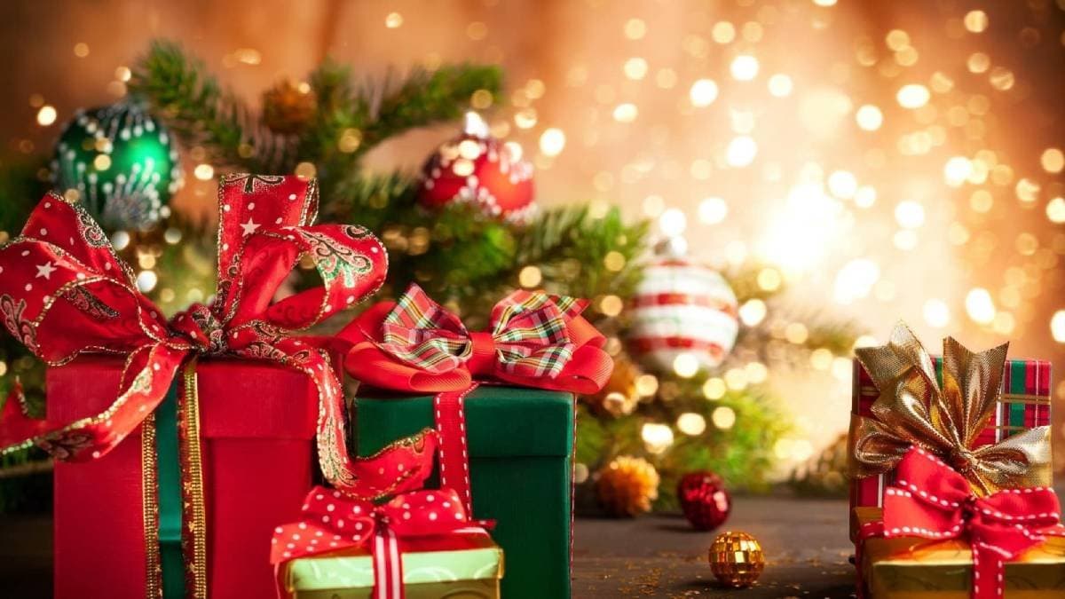 why red and green colour is used mostly in Christmas decorations know the history and significance of this ritual lif