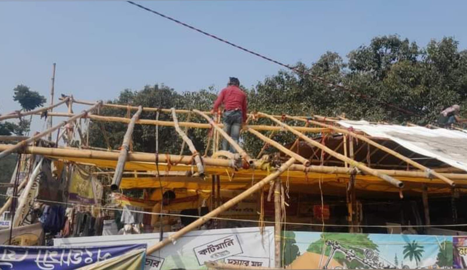 Allegation against the police for removing the dharna mancha of govt workers