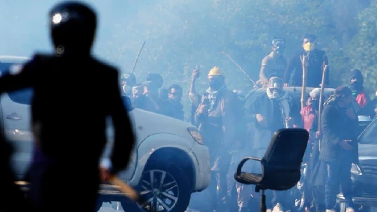 Imran Khans Party Ends Pakistan Protest After Crackdown