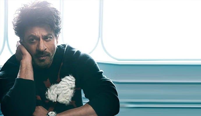 Shahrukh Khan: রুক্ষ মরুভুমি! মানুষ নেই কোনও, সেখানেই স্বভাবসিদ্ধ ভঙ্গিতে দু'হাত মেলে কেন একা দাঁড়িয়ে শাহরুখ?
