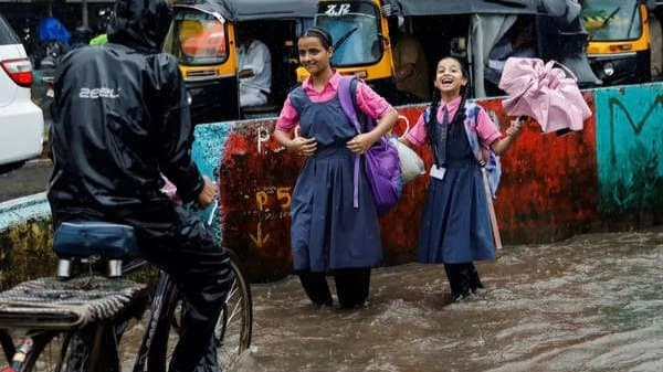 Maharashtra Heavy Rainfall in Mumbai, Schools, Colleges Shut Today gnr 