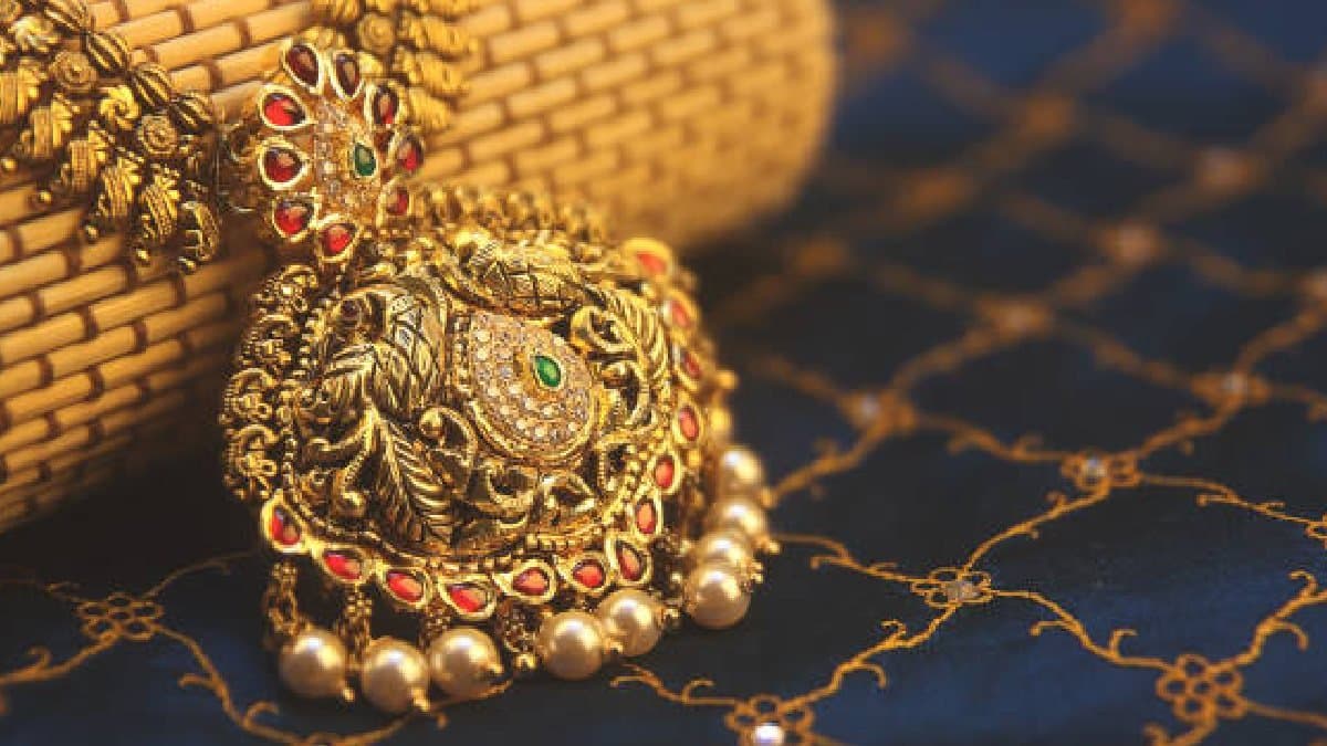  Gold Price Today Huge Price change Check 22 and 24 Carat Gold Price on 17 October