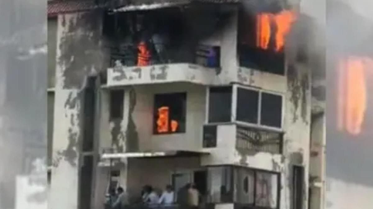 Delhi Fire incident children father jumped from Burning Building