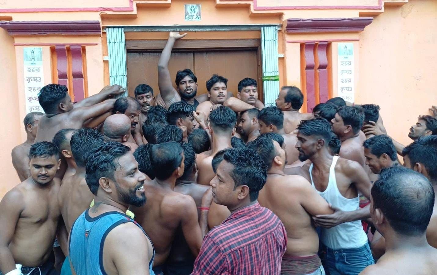 Rath Yatra: পুলিশও আটকাতে পারল না!‌ গুপ্তিপাড়ায় চলল জগন্নাথের খাদ্য ভান্ডার লুটের প্রতিযোগিতা 