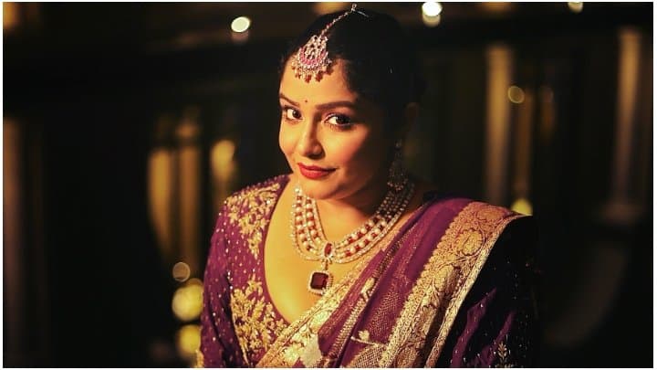 Fashion: সাঁঝ সাজে জমকালো! আজকাল ফ্যাশনের পাতায় তেমনই  সাজে ঝলমলিয়ে উঠলেন অভিনেত্রী সায়ন্তনী গুহঠাকুরতা