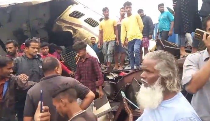 Kanchenjunga Express left for Sealdah leaving 5 coaches