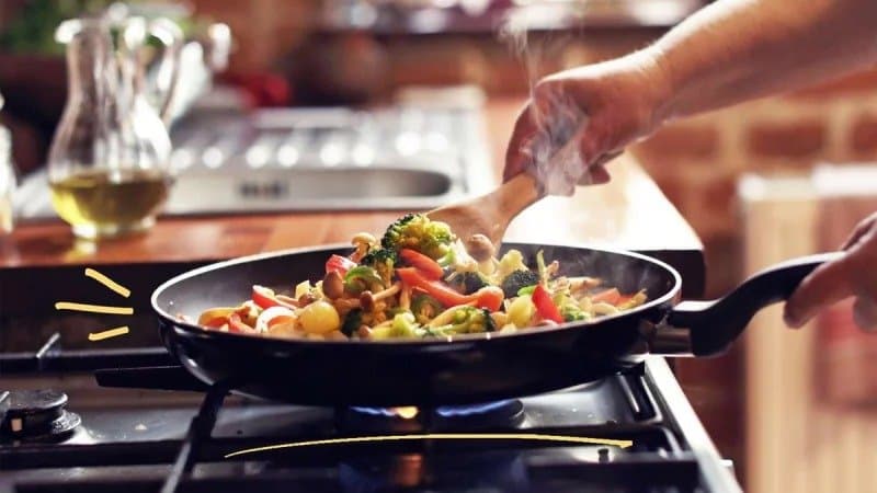 Nonstict Utensil: একটুতেই নষ্ট হয়ে যাচ্ছে ননস্টিকের বাসন? জানুন নতুনের মতো রাখার উপায়