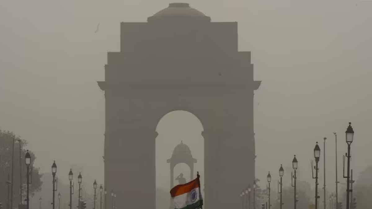 Dust from Pakistan and strong winds create haze in Delhi