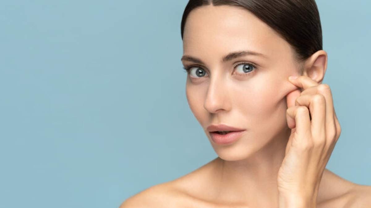 This home made pack made with flaxseeds powder and many more healthy ingredients for healthy brightening skin lif