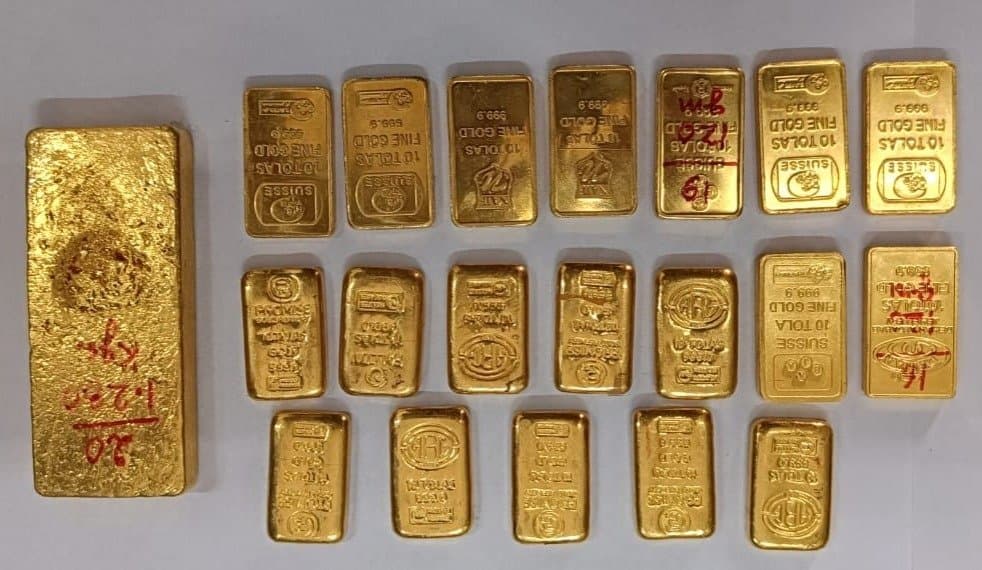 BSF seized two crore gold, one arrest