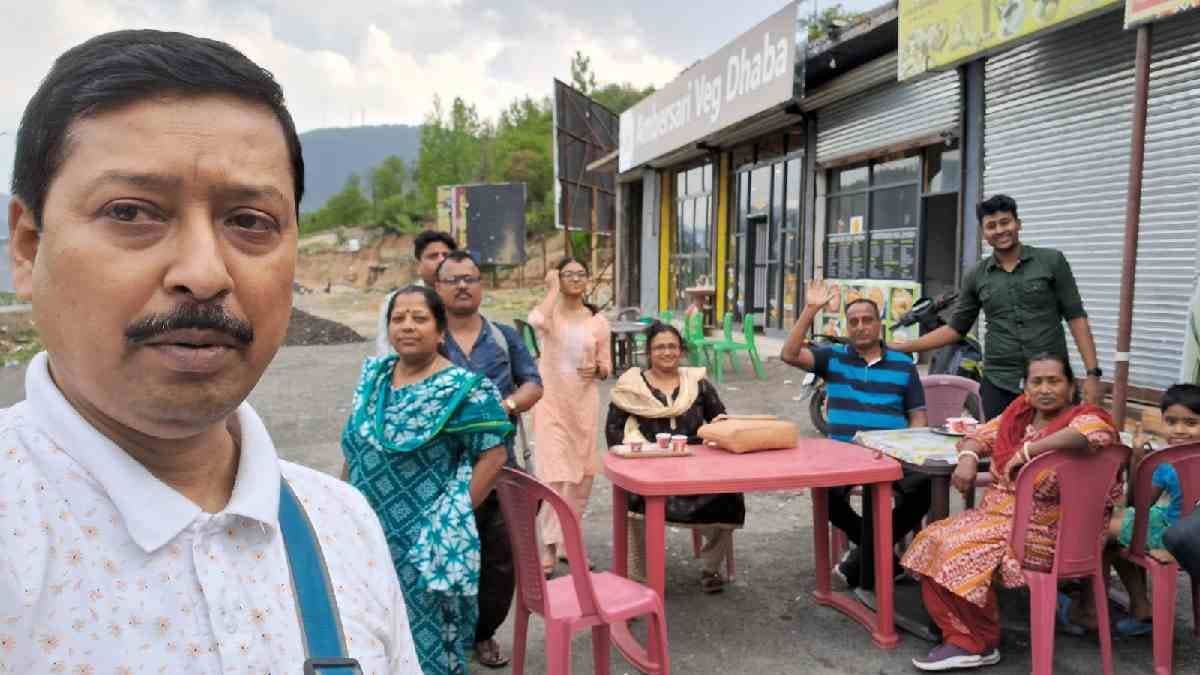 Hooghly Dey Family return to Srinagar after pahalgam attack