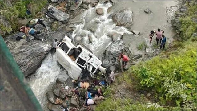  8 Dead After Vehicle Plunges Into Gorge