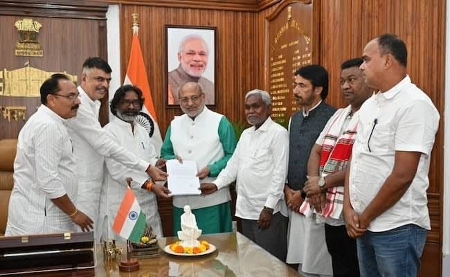 Champai soren quits as cm