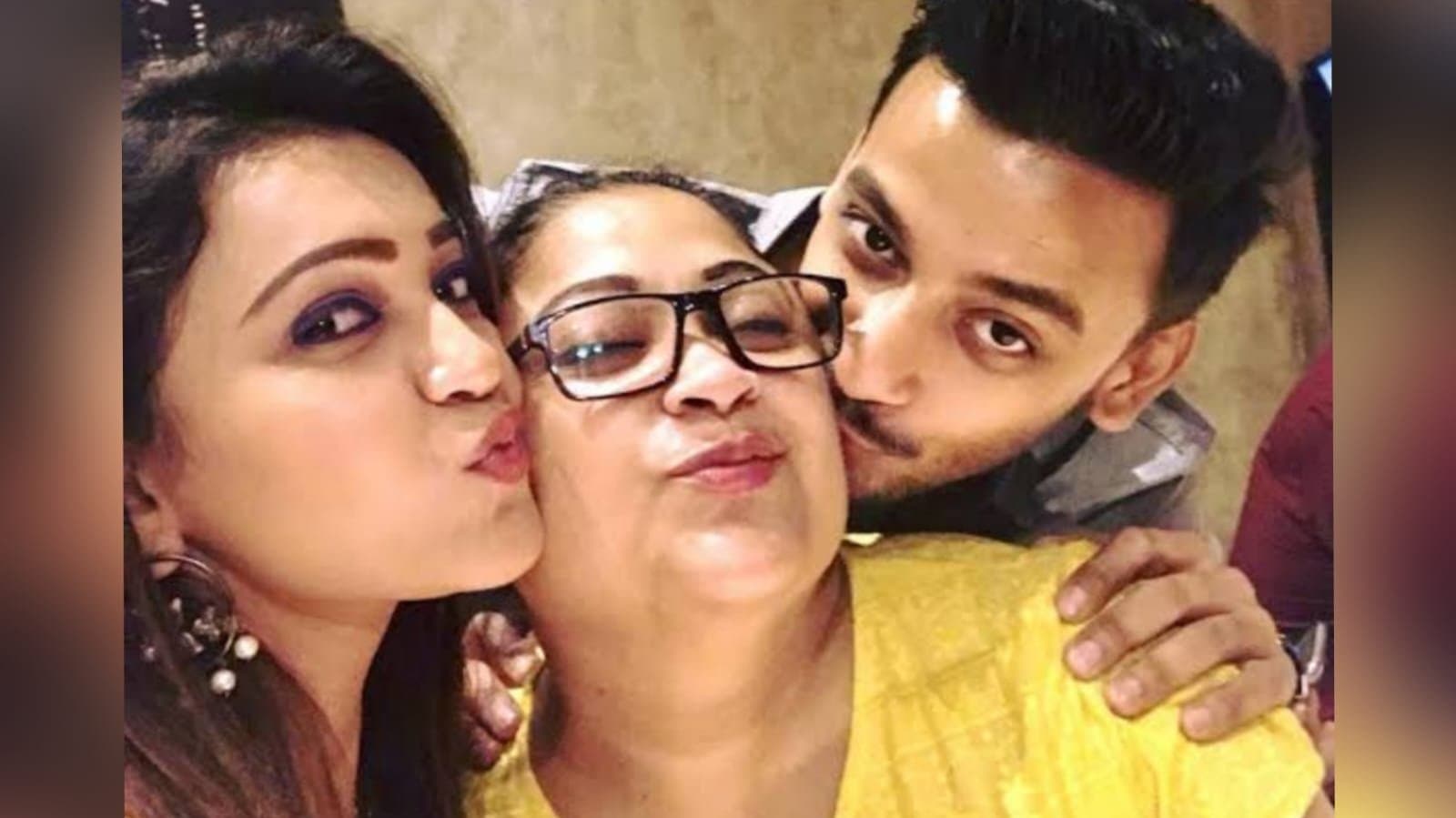 Koushani Mukherjee wishes Bonny s mother Piya Sengupta for her birthday 