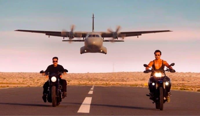 Akshay Kumar, Tiger Shroff unleash cool vibes in new look from 'Bade Miyan Chote Miyan'! 