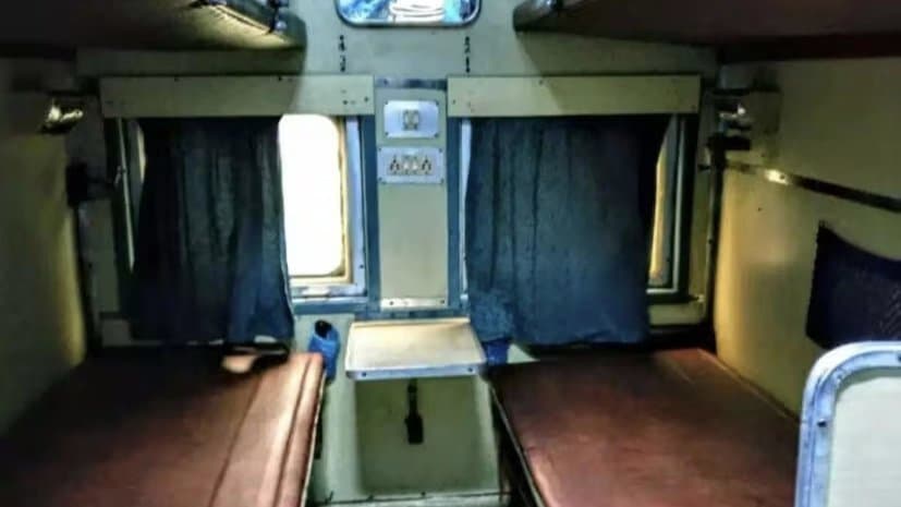 Couple Intimate Moment on Moving Train Sparks Widespread Outrage 