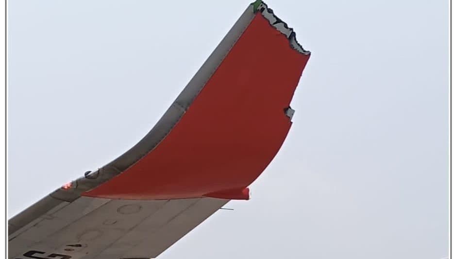 A minor graze between a taxiing IndiGo aircraft & Air India Express