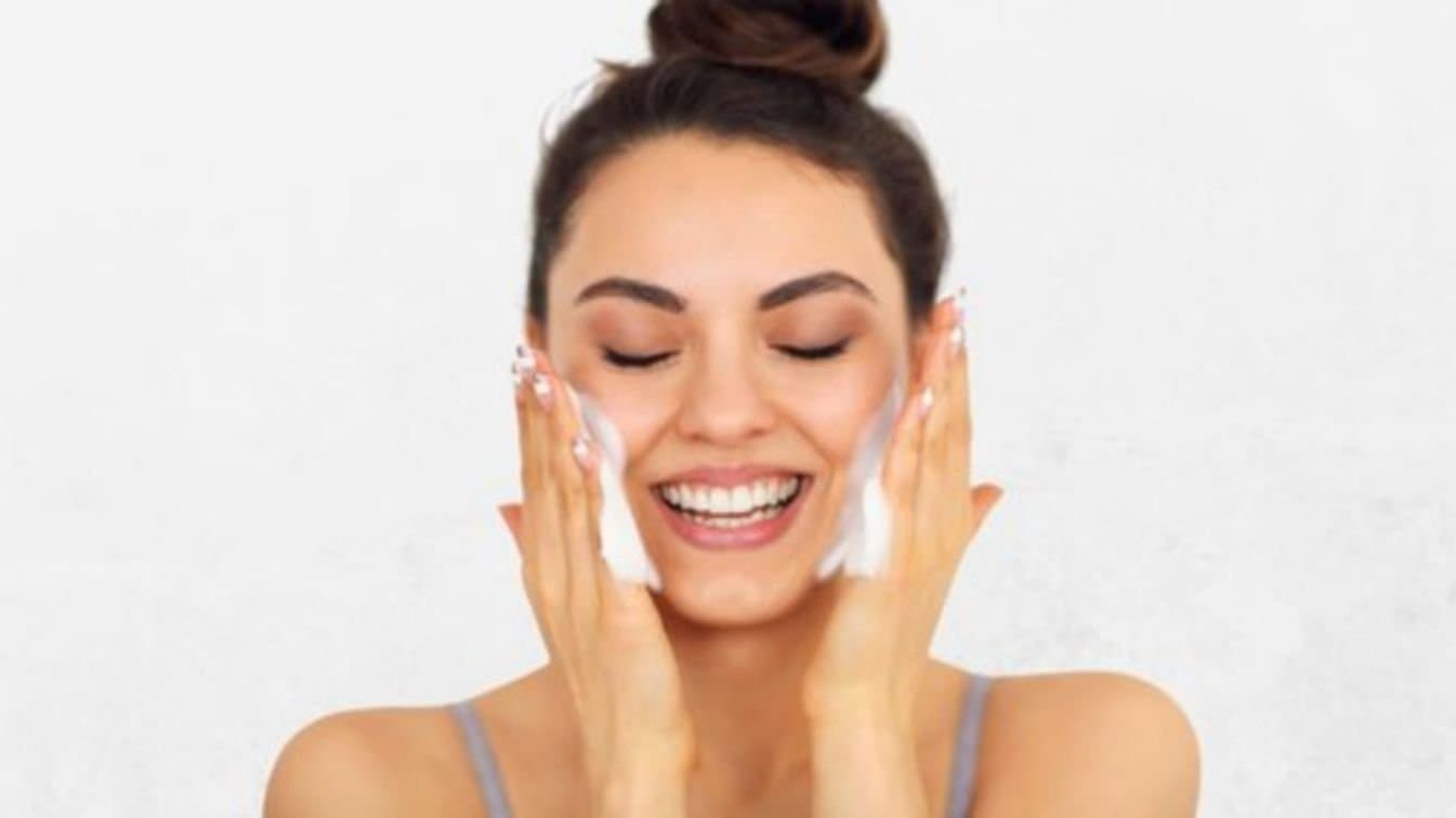 these mistakes will ruin glow on your skin know how to do skin care in winter