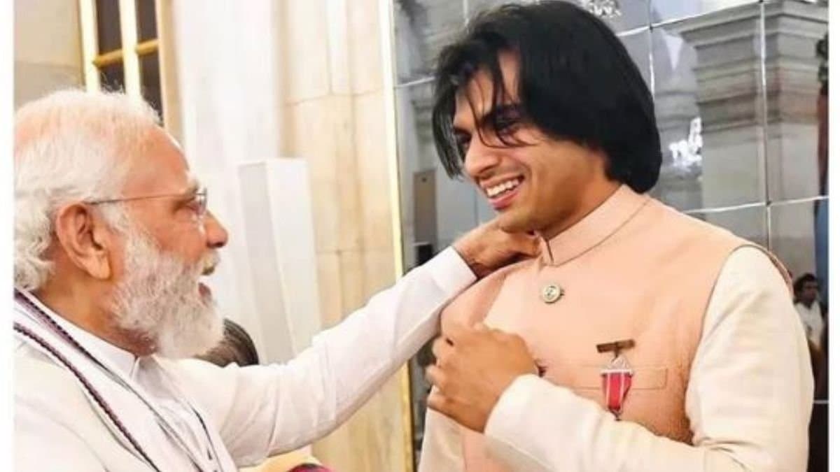 Prime Minister Narendra Modi thanked Neeraj Chopra's mother Saroj Devi for treating him with her handmade Choorma spt