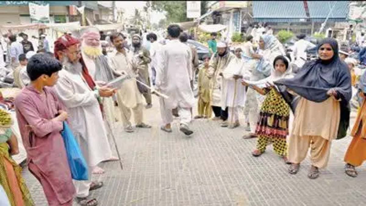 Thousands of Pakistanis are being deported from several Muslim countries including the Middle East