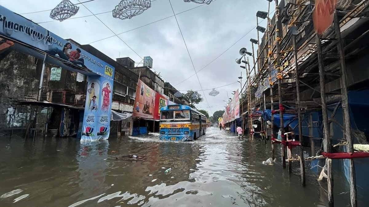 IMD Weather Forecast Heavy Rainfall Orange Alert in Kolkata and Six Other Districts in West Bengal 
