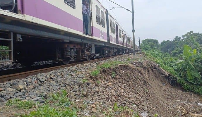road collapsed near the railway line, what's the reason? gnr 